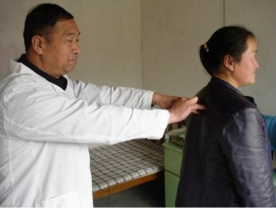 五絕指針技術動作之平臂平指點穴手法